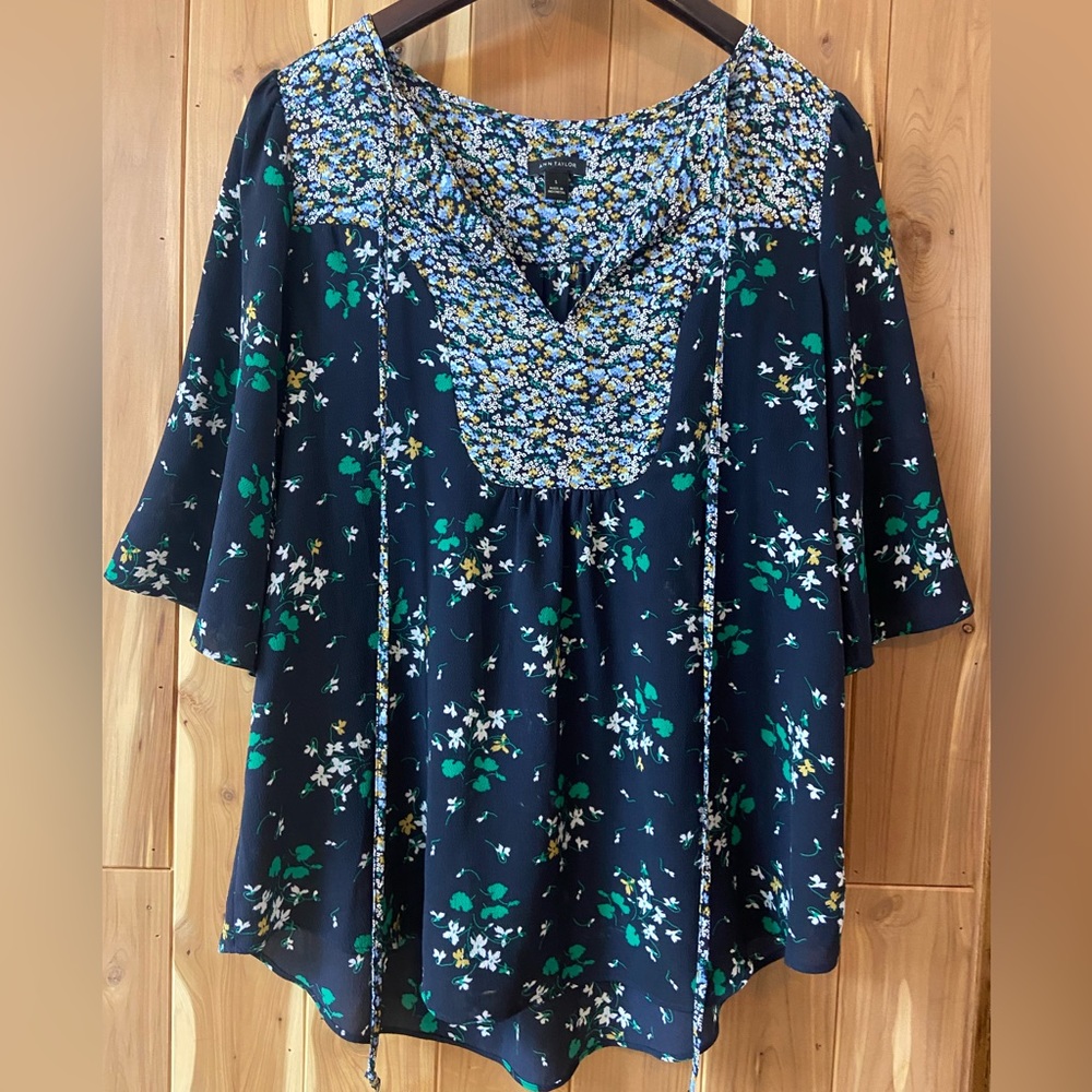 Ann Taylor flowy blouse small